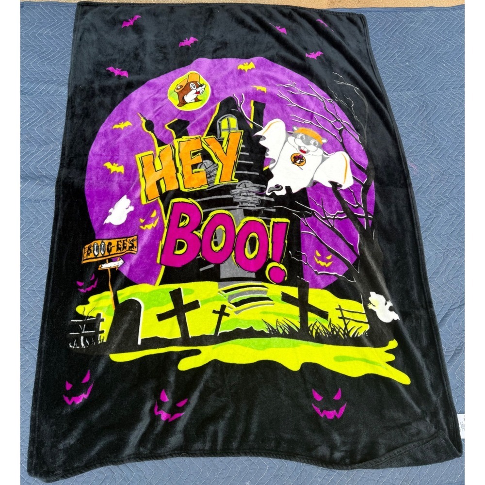 Buc-ee's Halloween Hey Boo Haunted House Plush Throw Blanket Black Neon Beaver